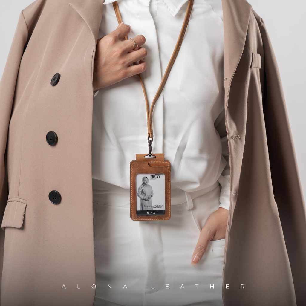 

Win Leather - Berly Lanyar Id card Name Tag Kulit Asli Premium Papan Nama Model Kalung Unisex Pra Wanita Kerja Kantor Kuliah Event Simpel