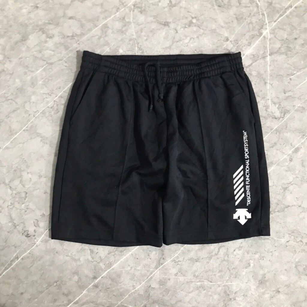 Descente short pants size L preloved