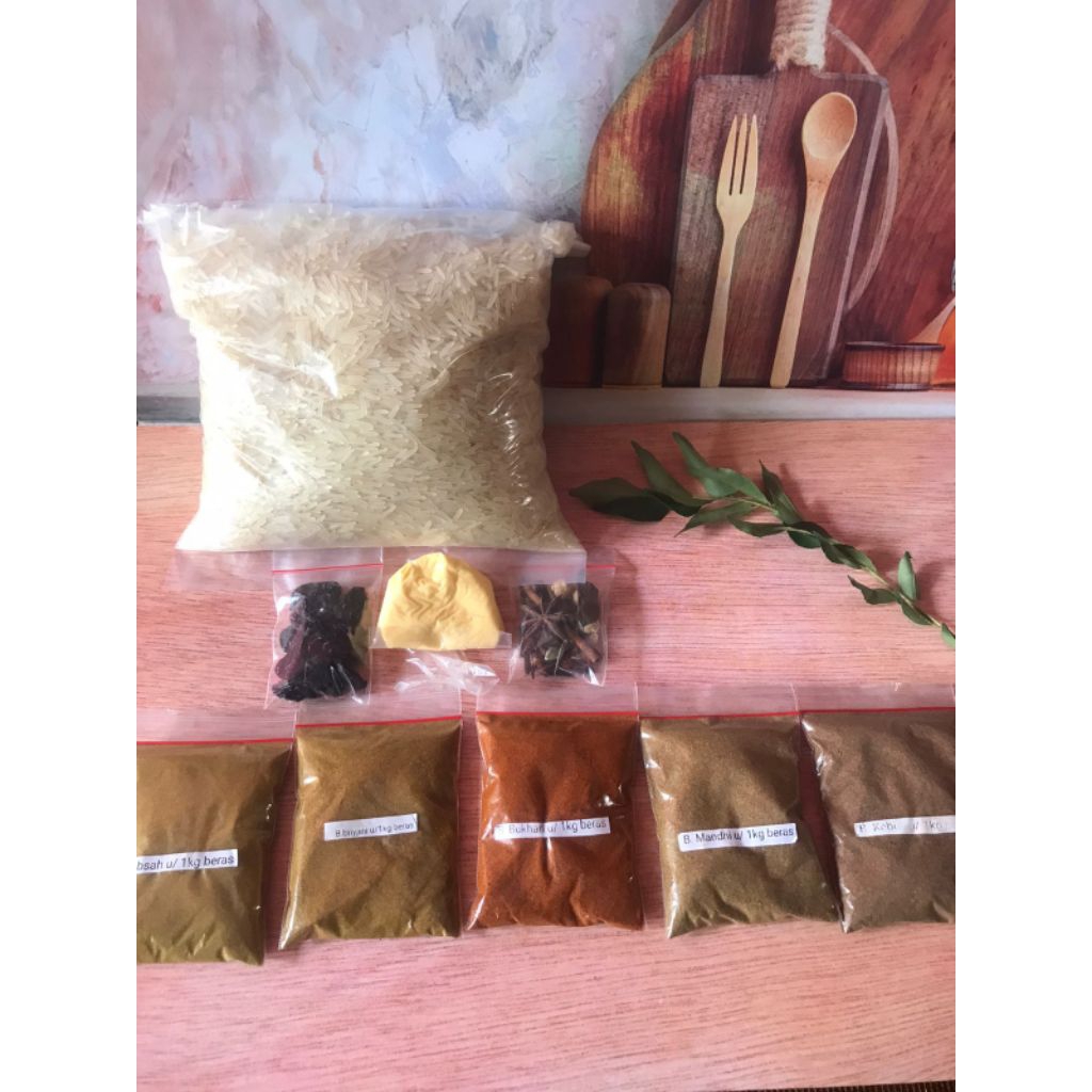 

paket nasi kebuli dapat beras basmati 1kg dan bumbu kebuli plus rempah, mentega BONUS kismis hitam enak dan gurih