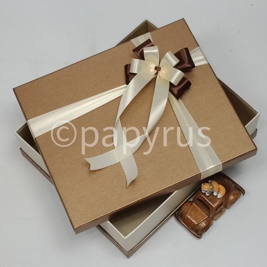 

PAPYRUS Sandwich 30x35 Tinggi 8cm Kotak Kado Gift Box V1