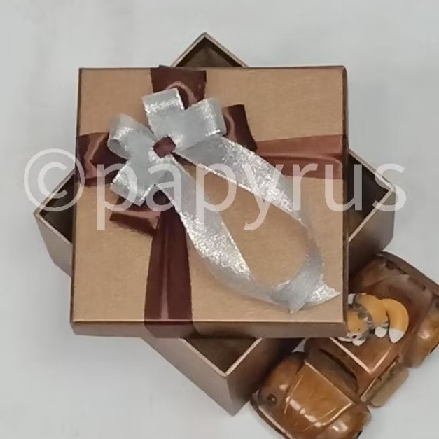 

PAPYRUS 15x15 Tinggi 5cm Kotak Kado Gift Box V1
