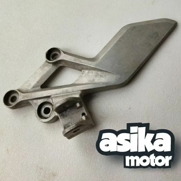 step footstep depan kiri Honda CBR 150 Original Copotan K45 bagian ( kiri )