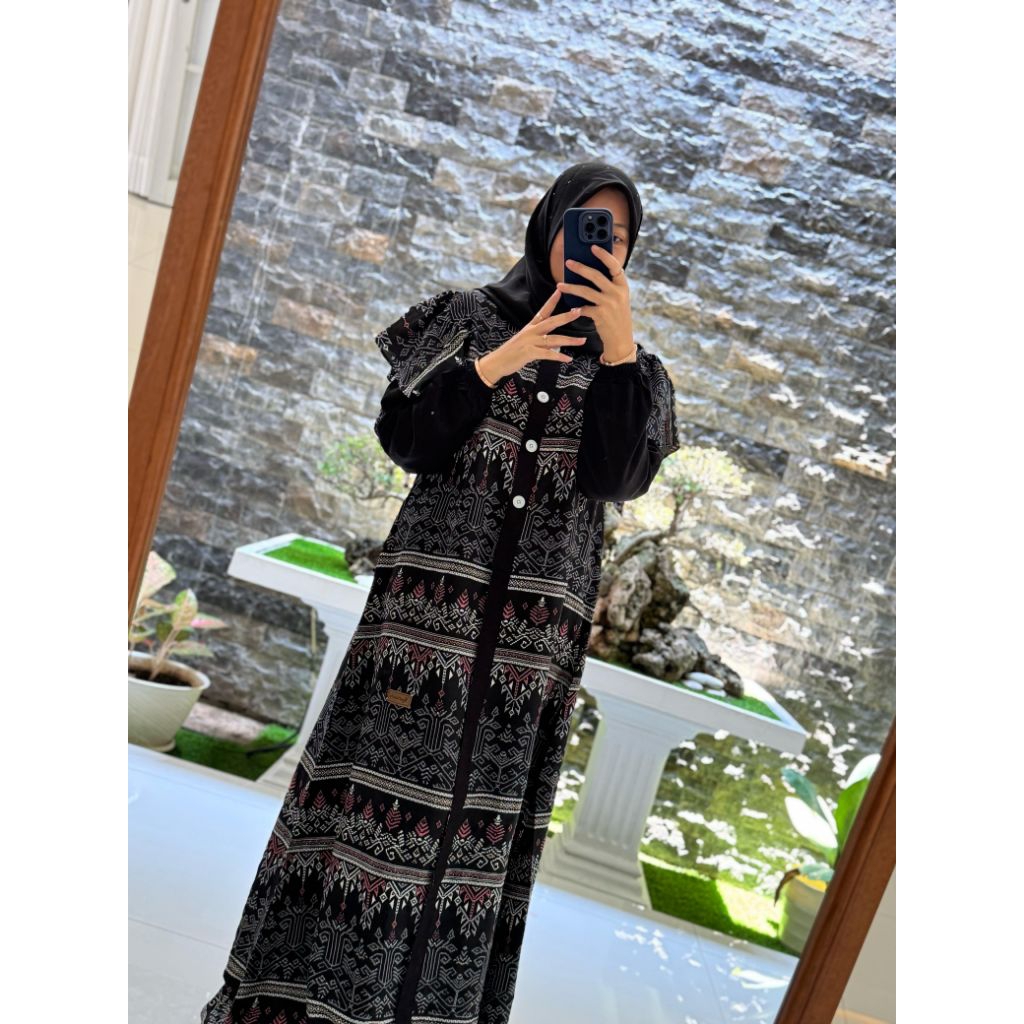 gamis Nadheefa hitam