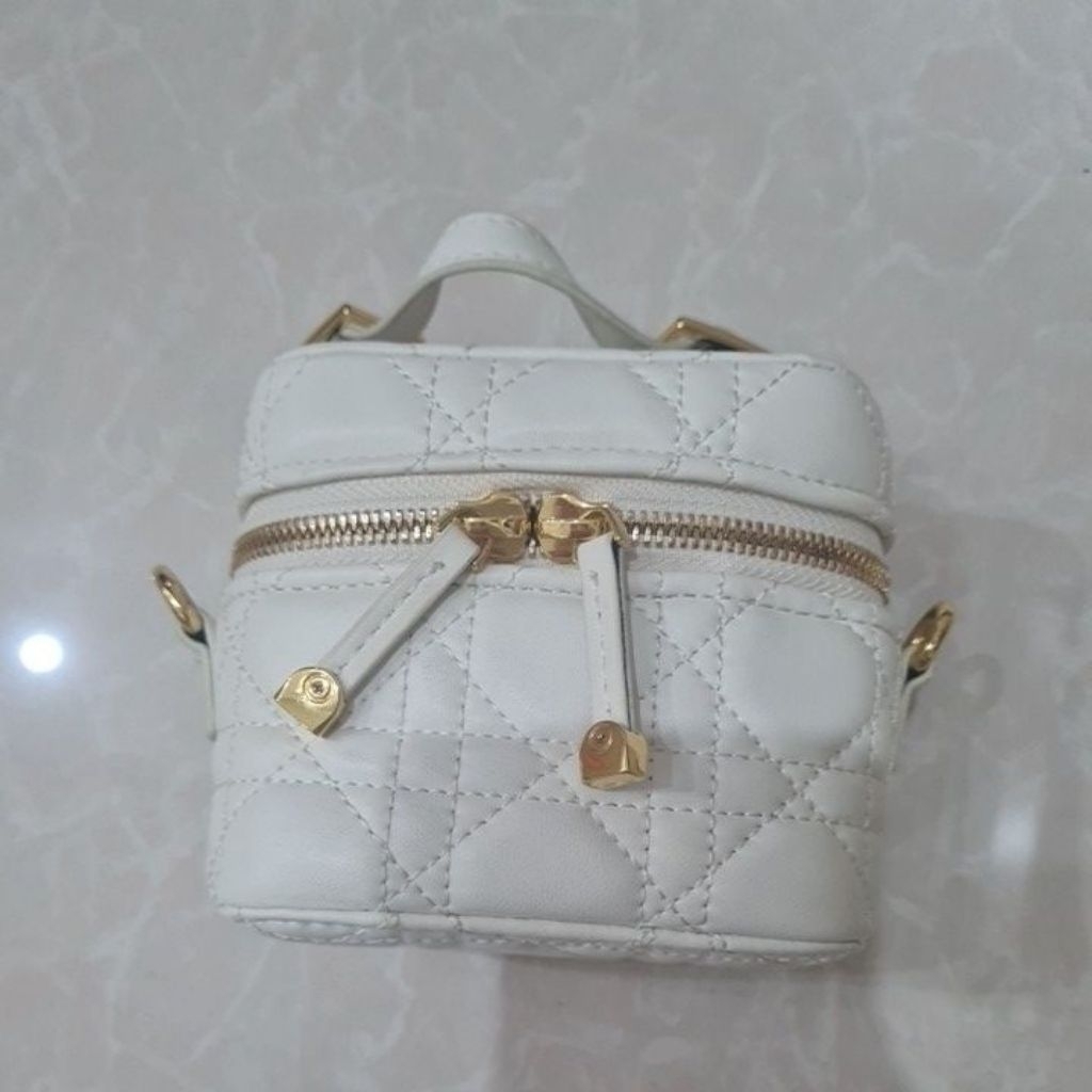 preloved tas super mirror dior small bag selempang. tas cantik. kondisi 90%. lengkap tali panjang se