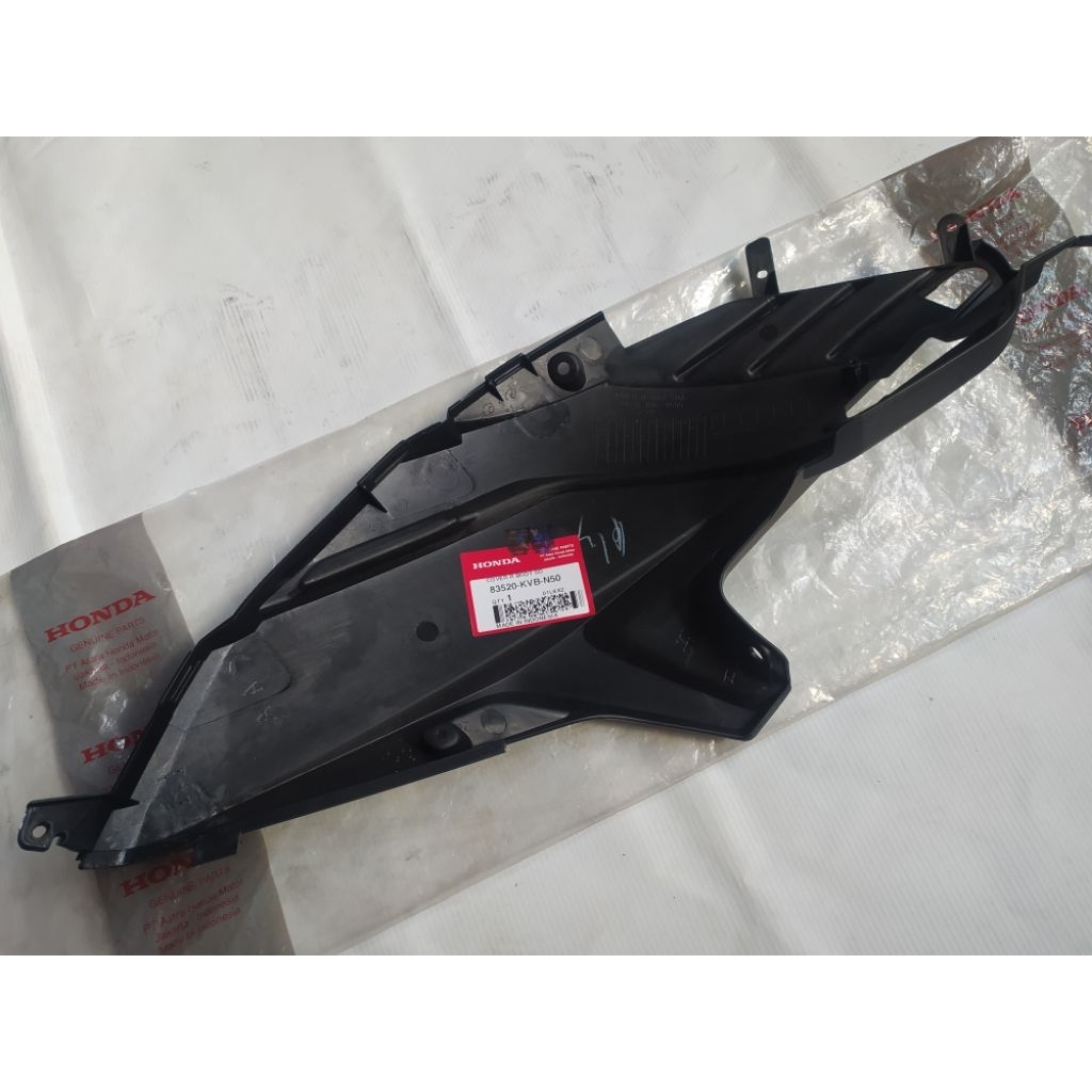 Sambungan Cover body KANAN Honda VARIO 110 TECHNO CBS Original baru AHM 83520-KVB-N50