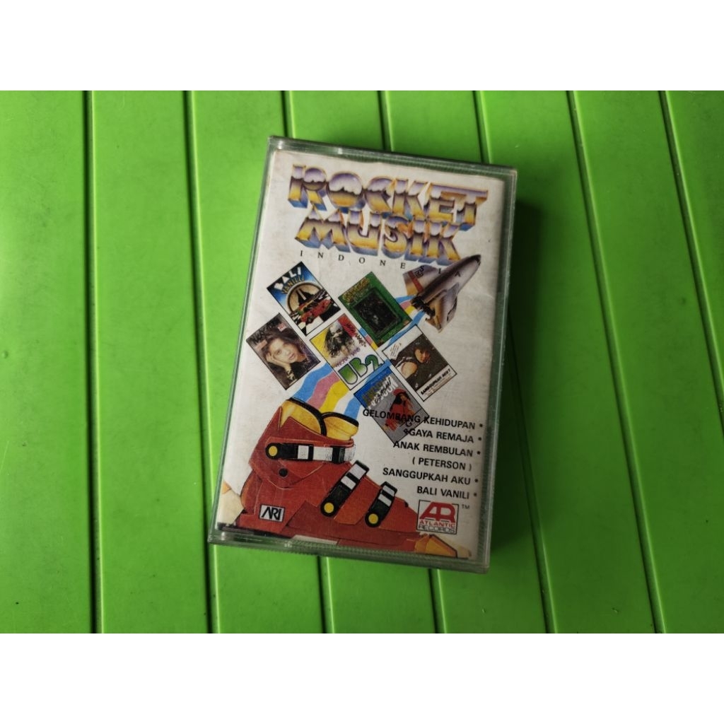 Kaset pita Rocket musik rock Indonesia