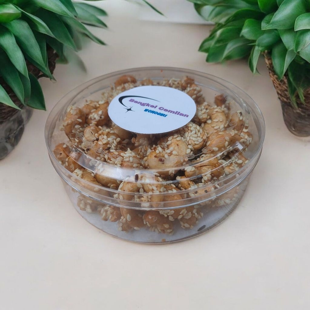 

Kacang Mete - Kacang Mete wijen madu - kacang Mede - chasew nuts - kacang mete Wonogiri - kacang mete pedas manis - kacang mete gurih - kacang mete goreng