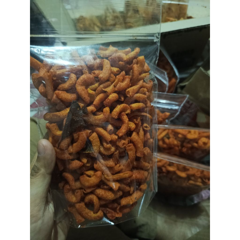 

Makaroni bantat super krispi pedas gurih endol 200gr