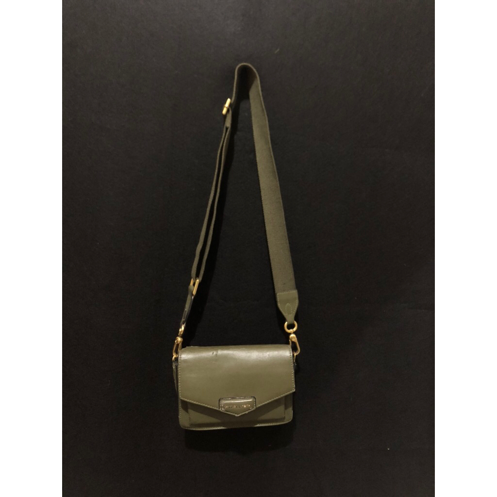 PRELOVED Tas Charles & Keith