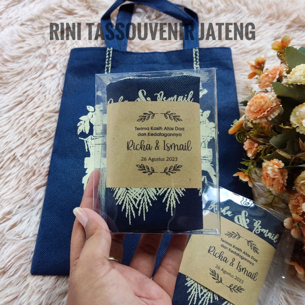 

Tambah kemas Box mika untuk souvenir pernikahan