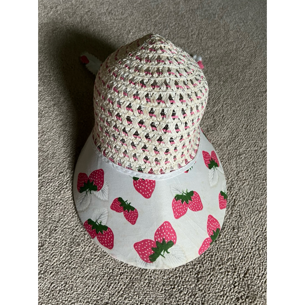 PRELOVED Topi Pantai Strawberry