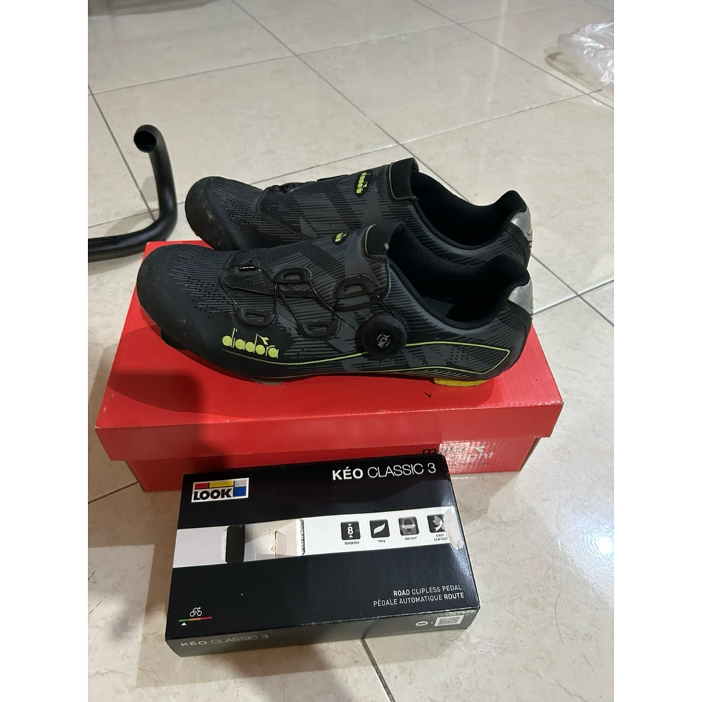 sepatu cleat diadora