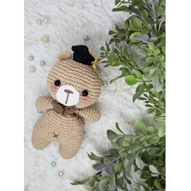 amigurumi beruang wisuda