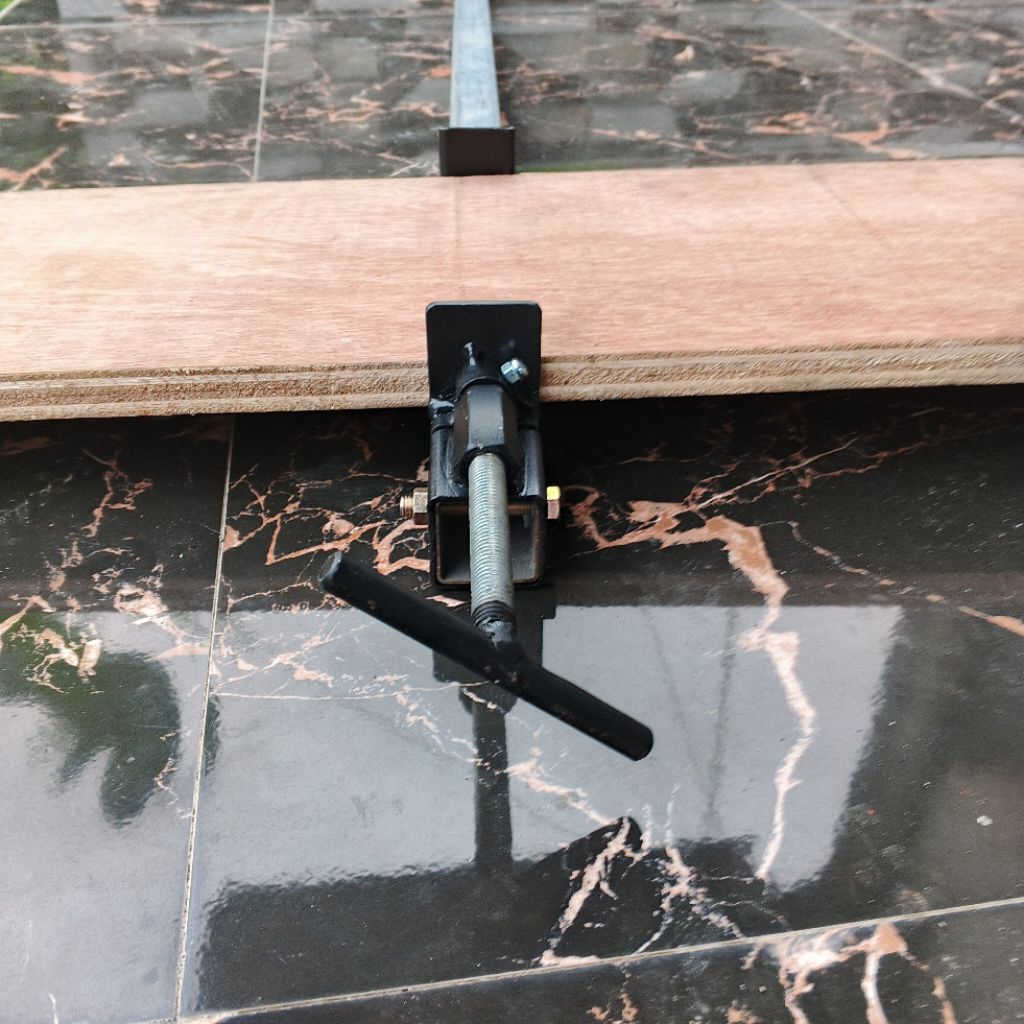 Klem kayu/klem papan/penjepit papan