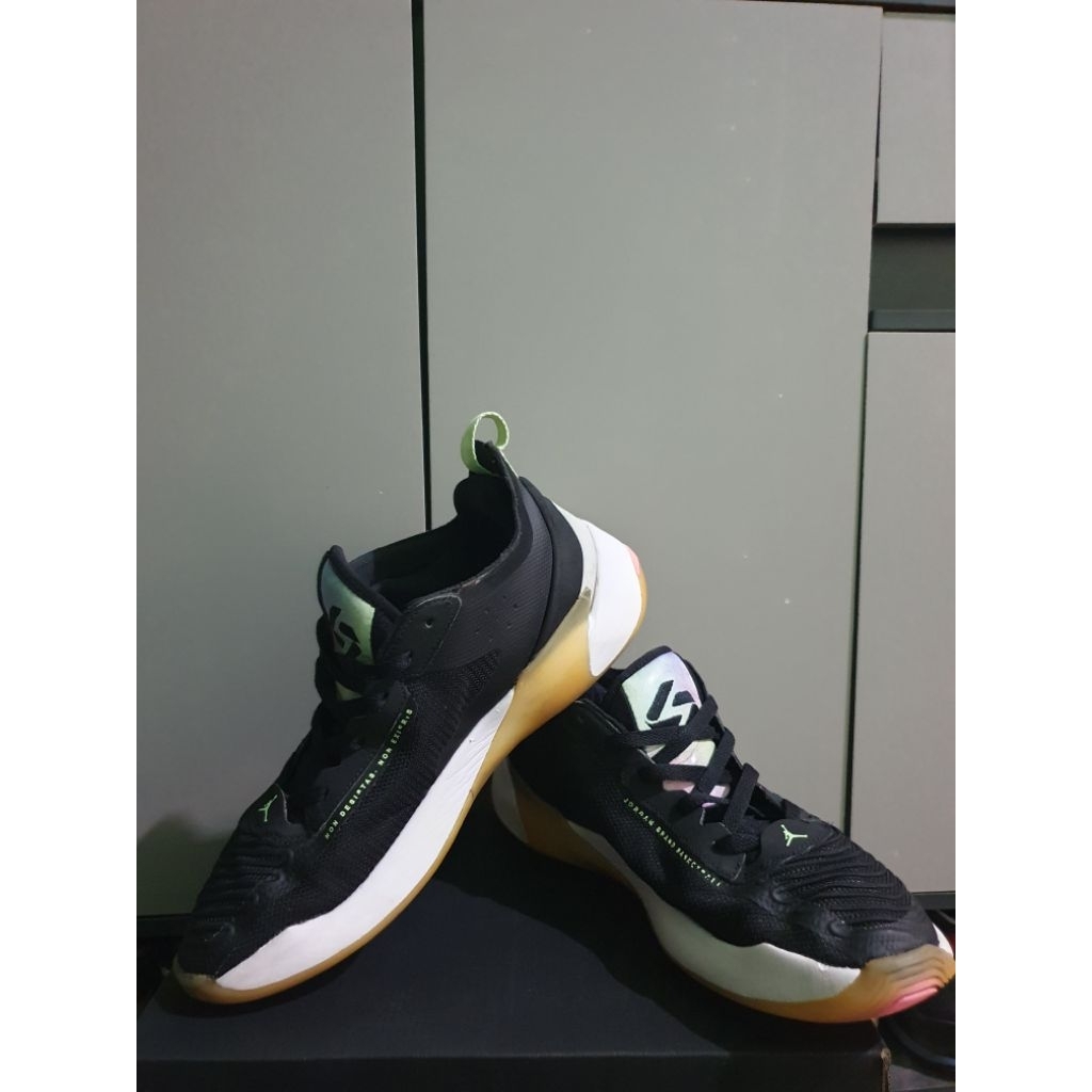 Sepatu Basket Second (Size 43)