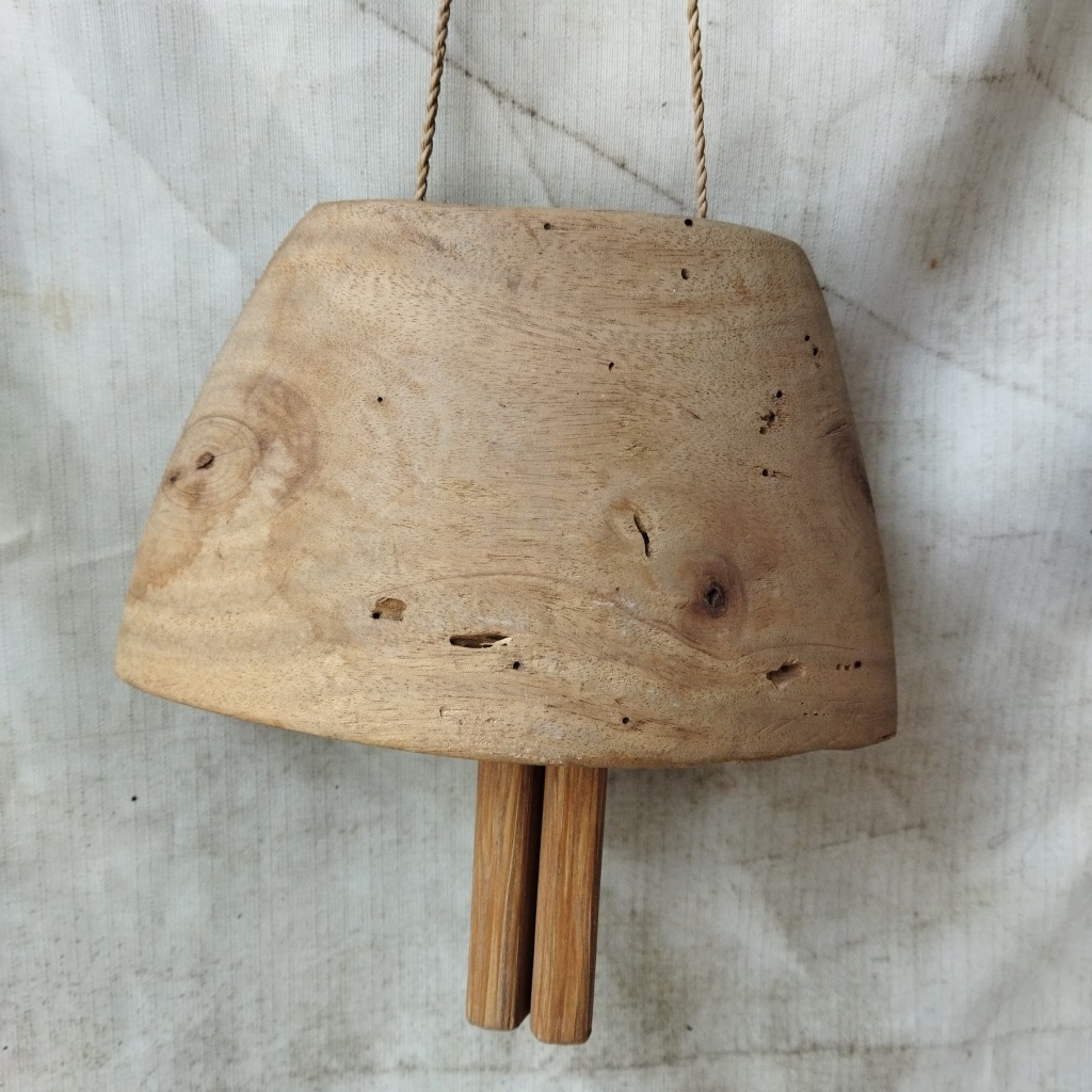 Pajangan Vintage Klontong Sapi Bahan Kayu