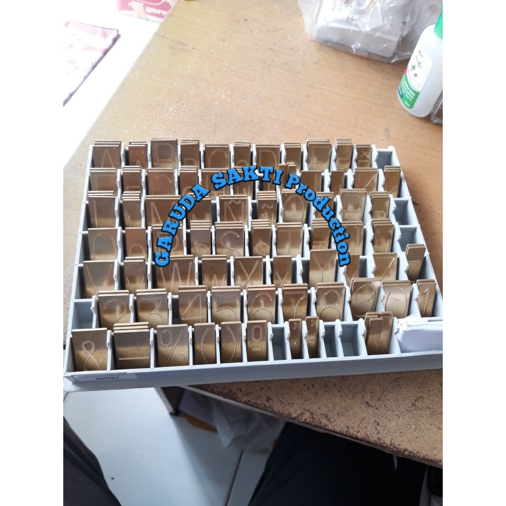 

Huruf/letter mesin gravir