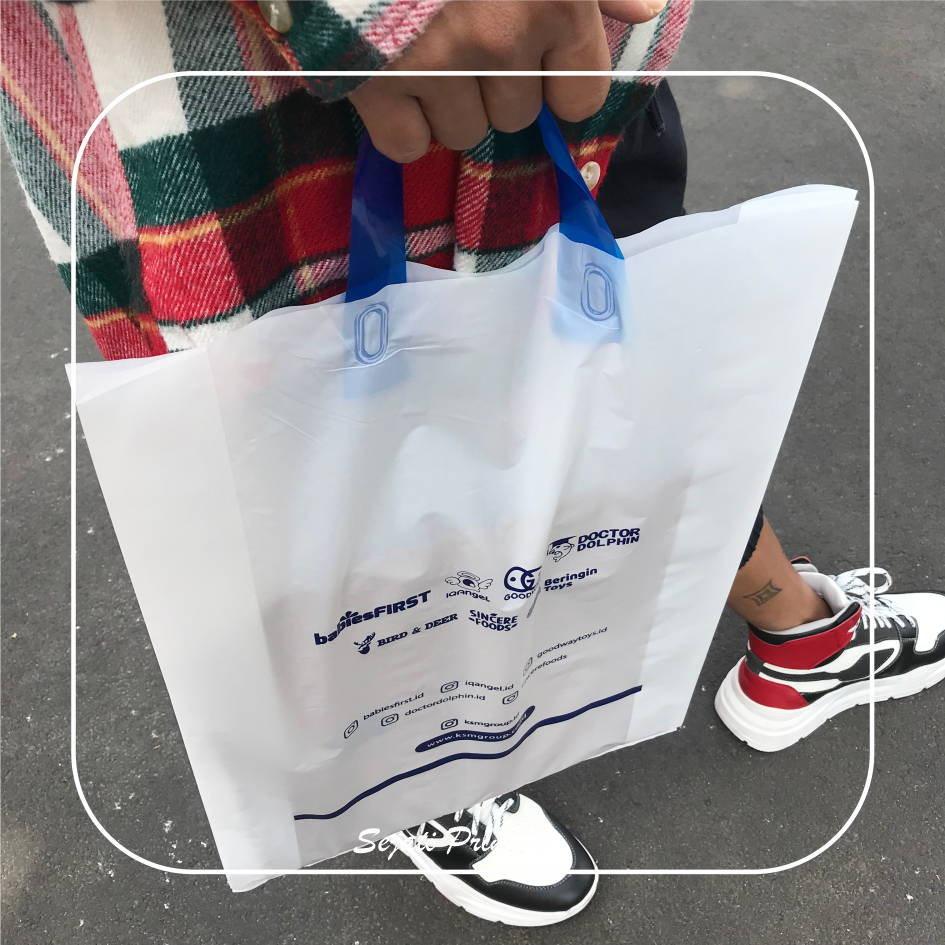 

(Isi 100 pcs) Sablon Plastik Murah Soft Handle Bags 35 x 50 , FREE DESAIN - SEJATIPRINTING