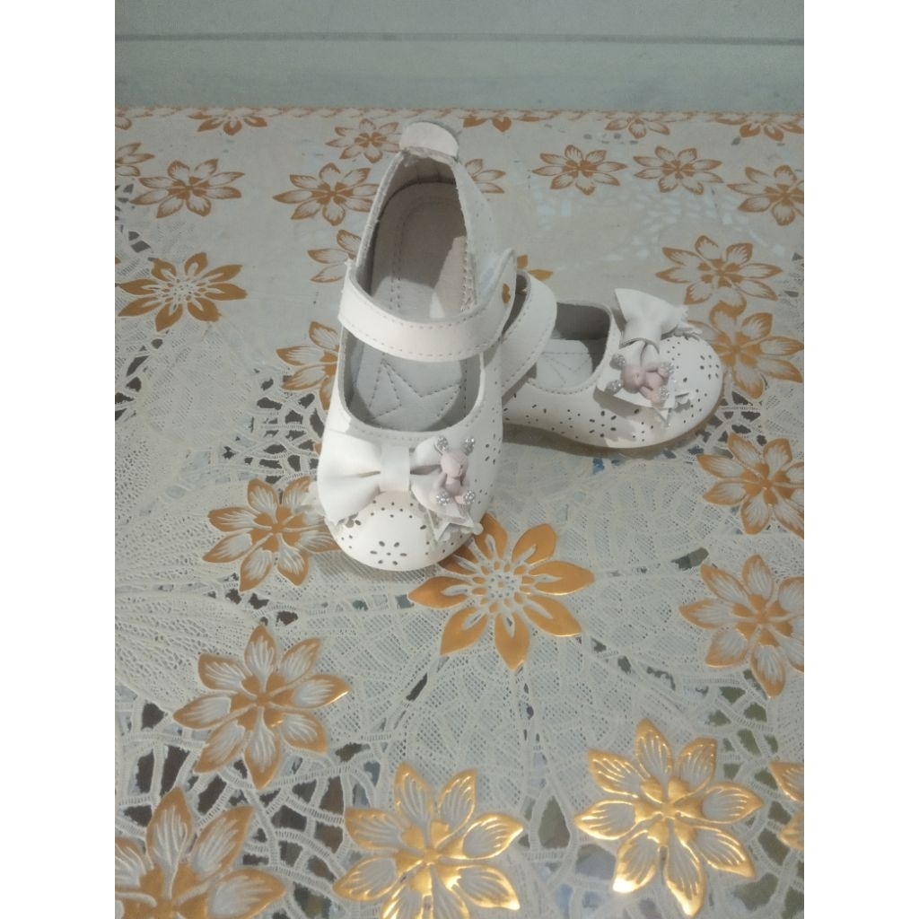 Sepatu pantofel anak perempuan