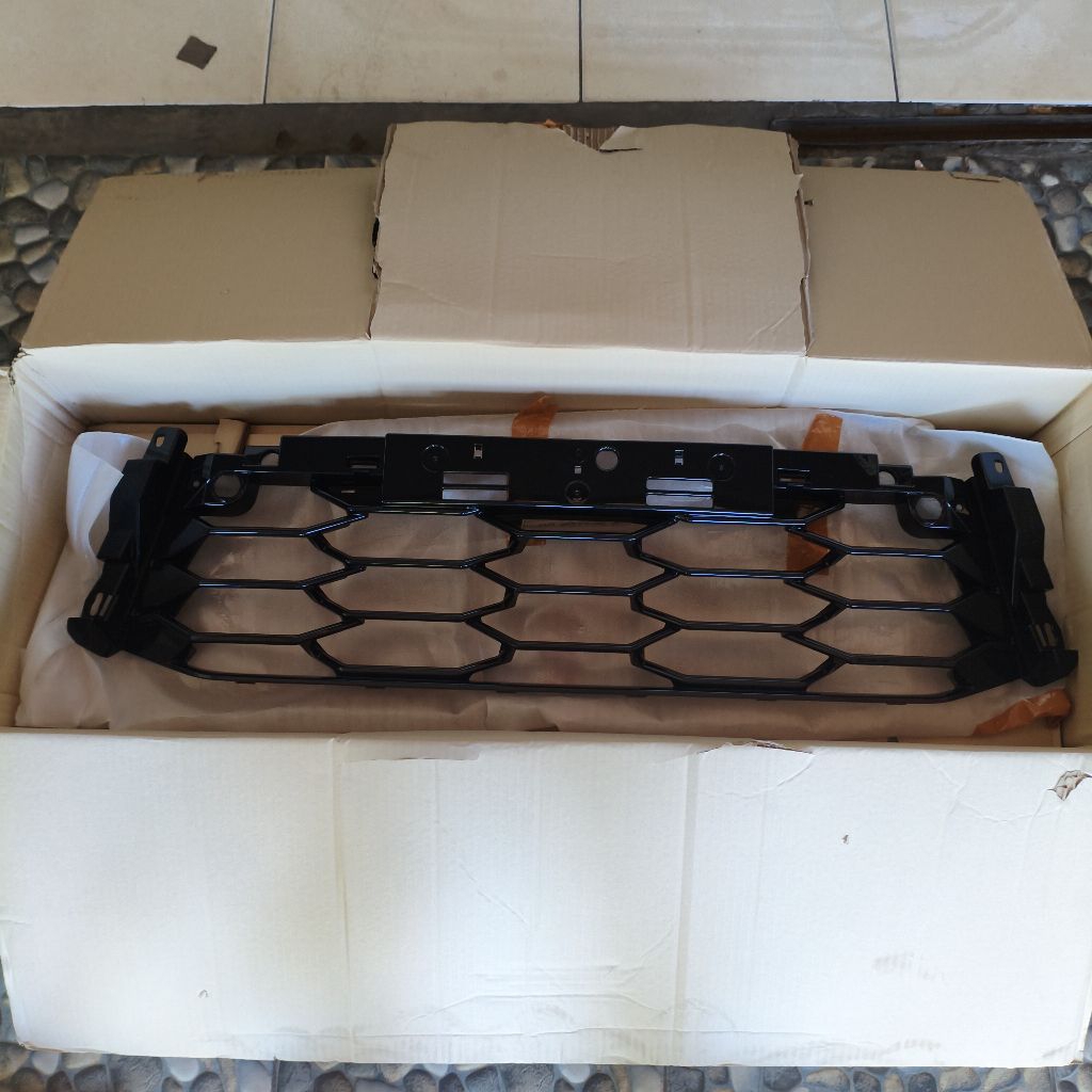 grill bawah pajero sport 2025 / 2025 pakai lubang sensor Mitsubishi original Thailand