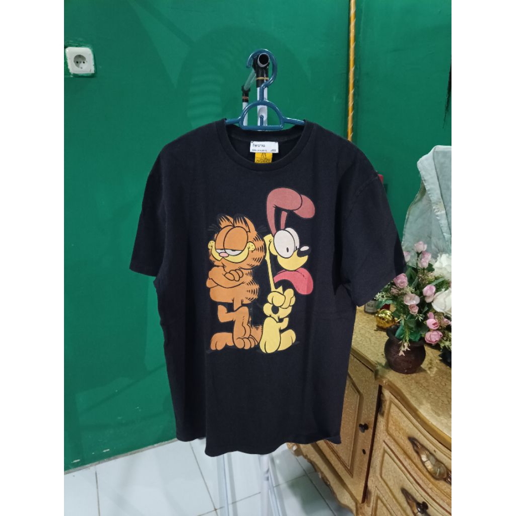 Bershka × Garfield Black Tshirt