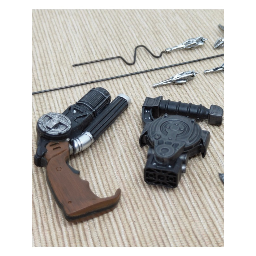 112. Grapnel Gun + Batarang - HOT TOYS - Batman Justice League - [KITBASH 1/6 Scale Action Figure]