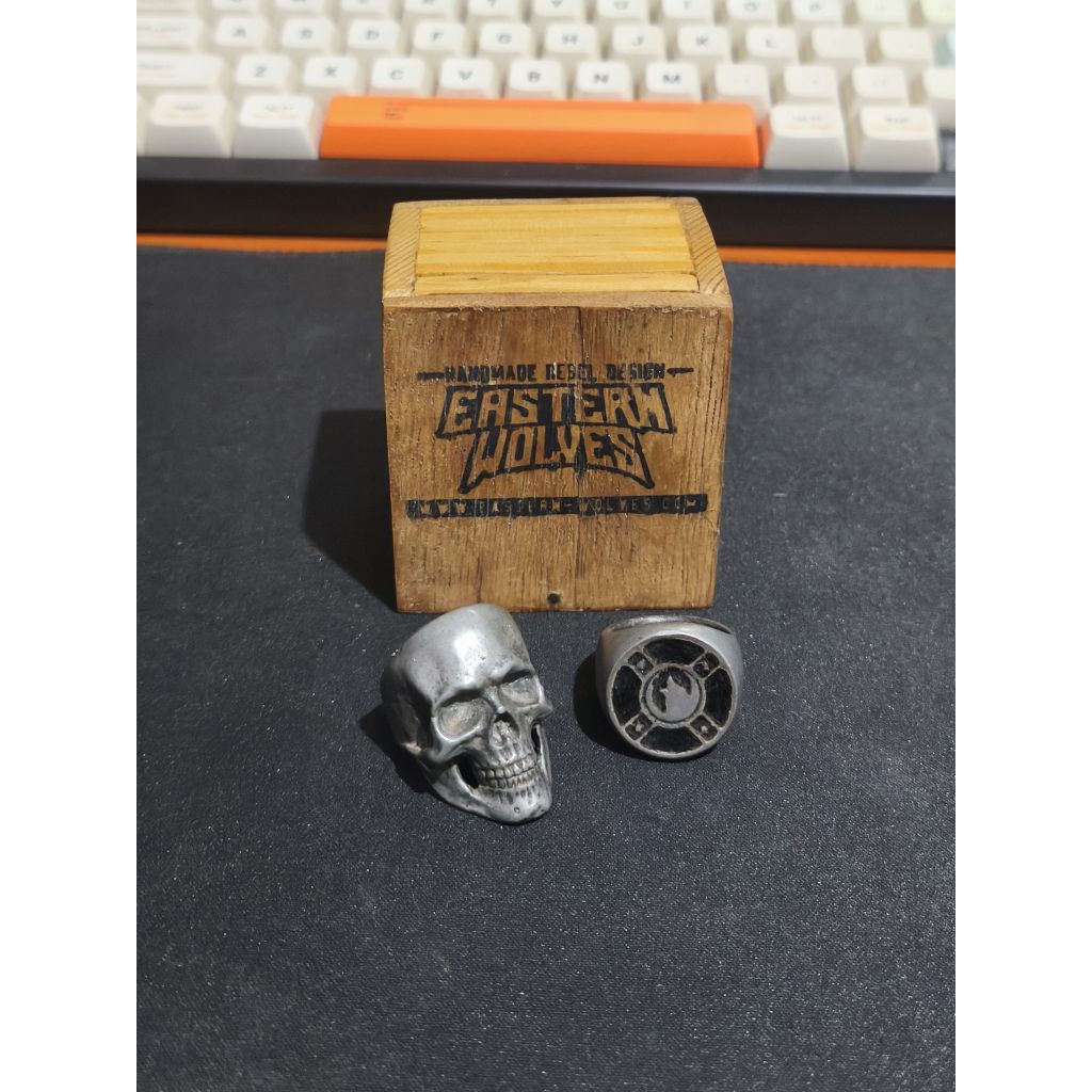 2 original Eastern Wolves ring plus box