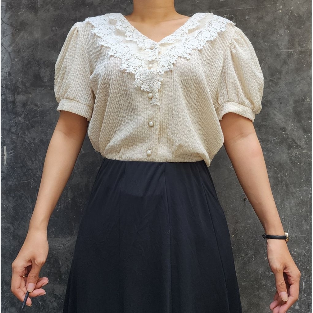 Preloved CR81 blouse blus atasan wanita cream krem creme size kecil S M lengan tangan pendek balon l