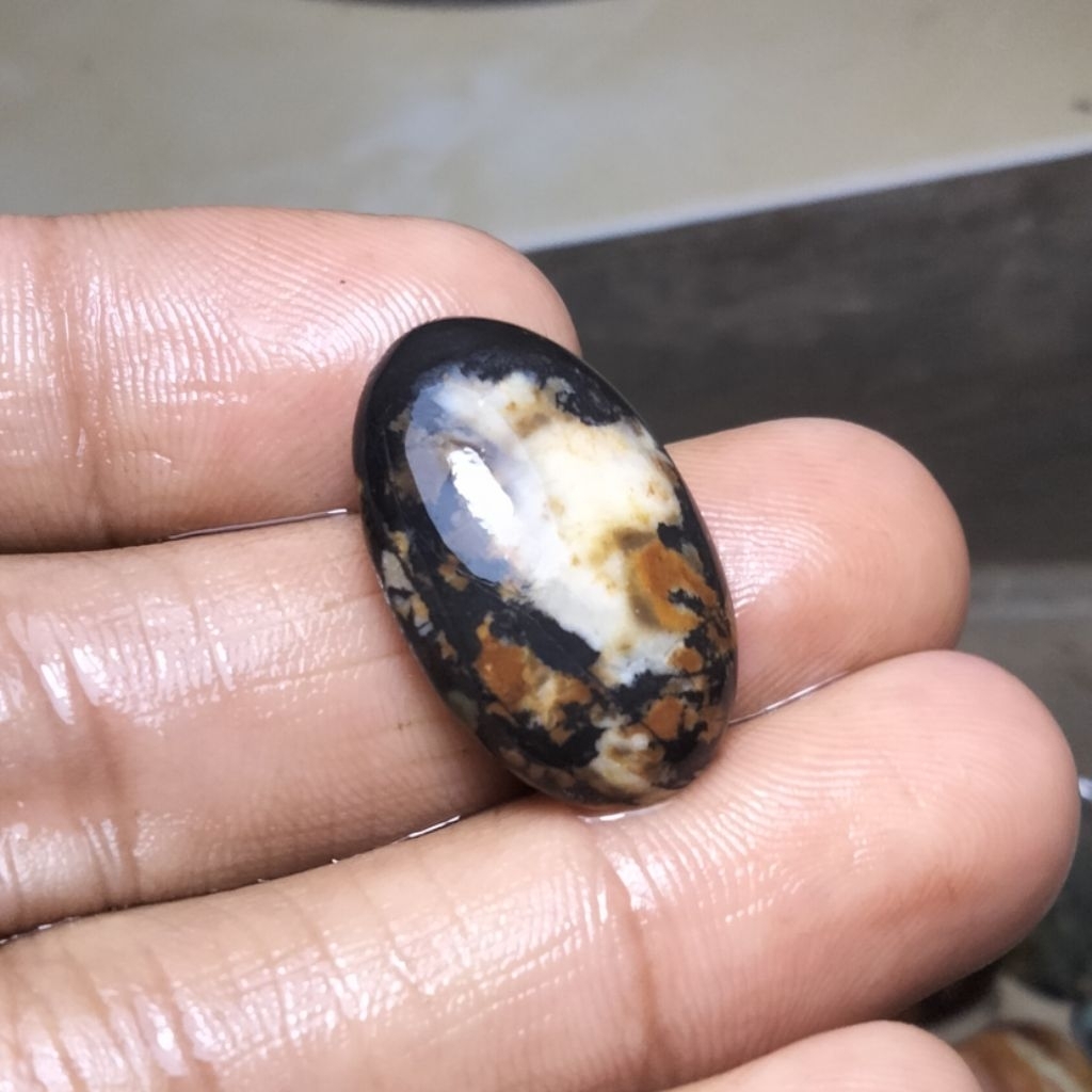 Pola kasar batu akik pancawarna garut klasik