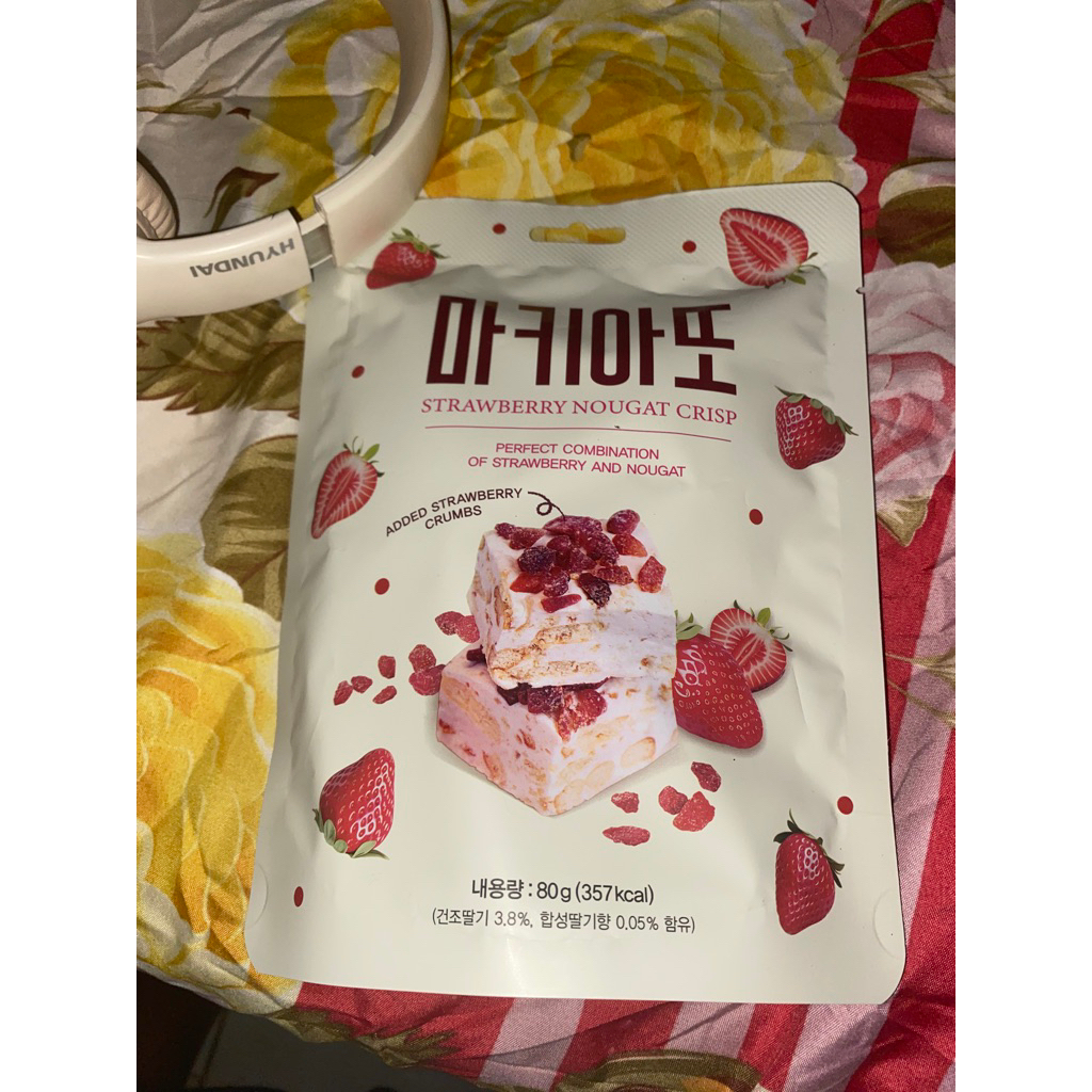 

STRAWBERRY NOUGAT CRISP