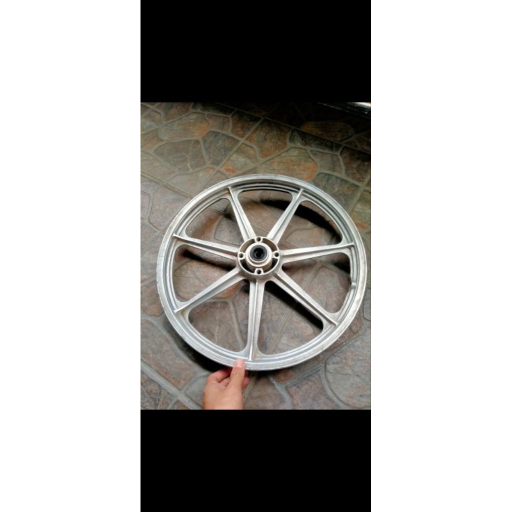 velg yamaha scorpion tubles r17