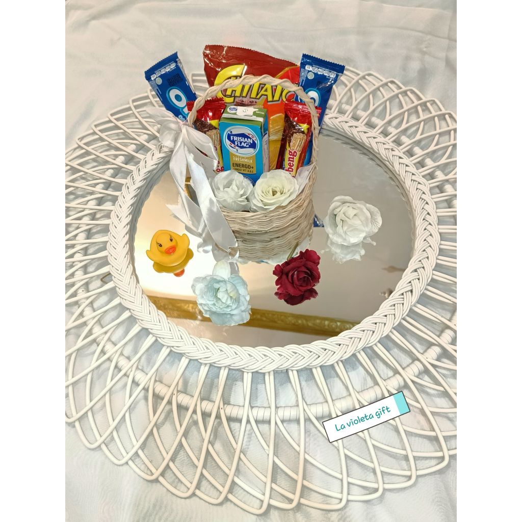 

HAMPERS SNACK GIFT SET KADO PARCEL AESTHETIC FREE CUSTOM REQUEST