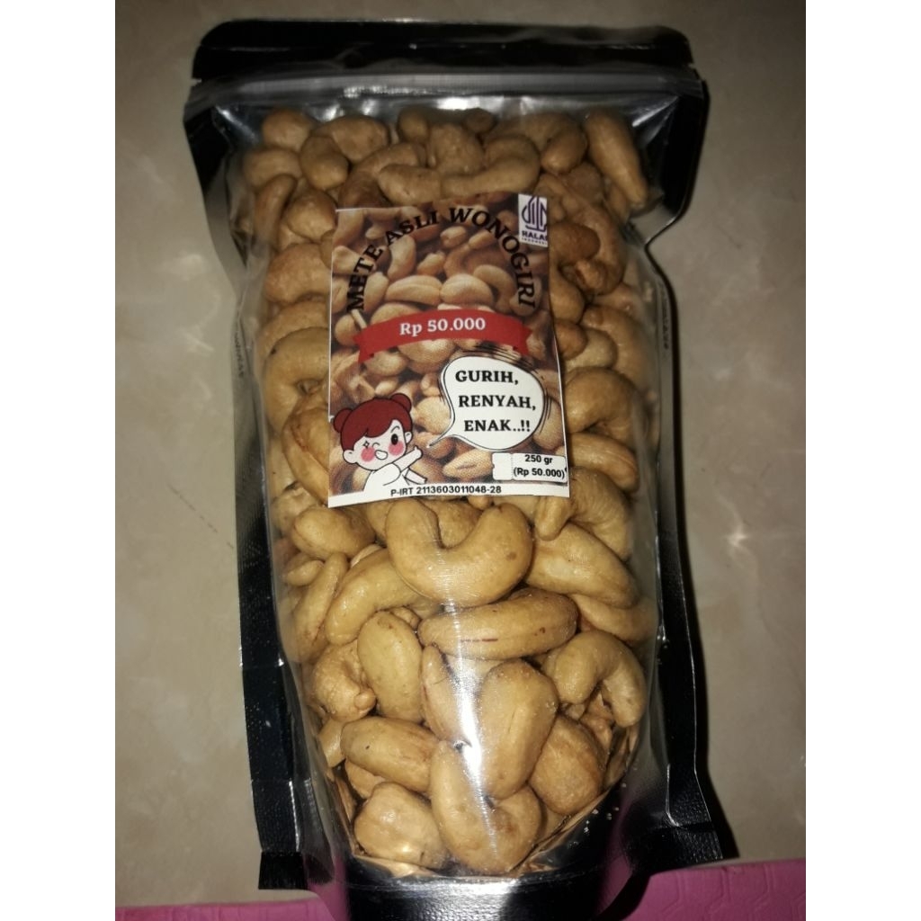

kacang mede