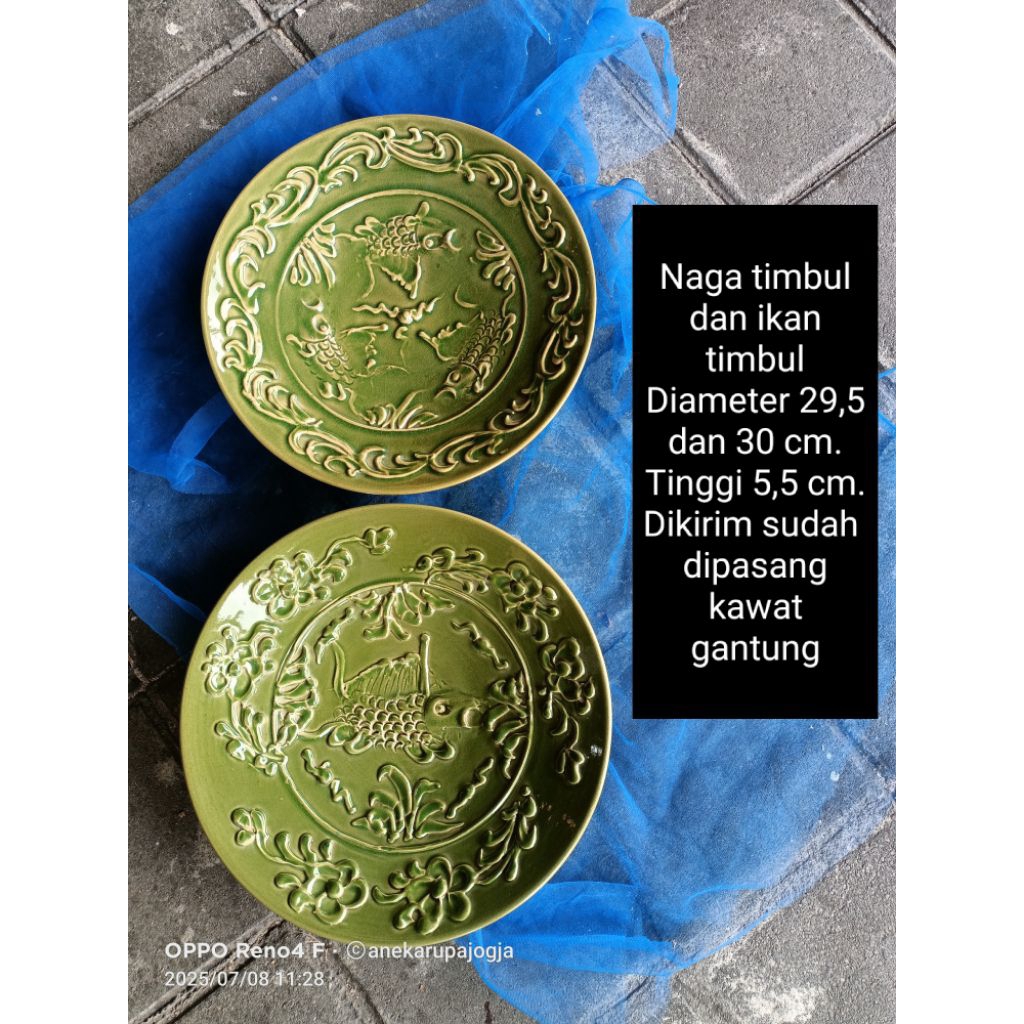 diameter 30 cm an 2 buah piring keramik lukis ikan timbul dan naga timbul hijau celadon