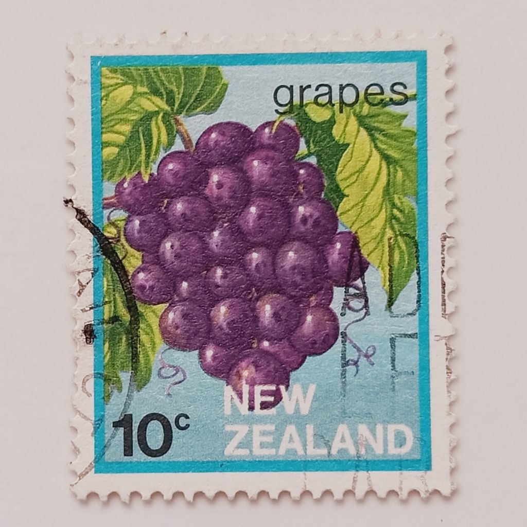 

(AD) Perangko New Zealand 1983 Fruits Definitives (1983) - Grapes (Vitis vinifera) 10 cent Used
