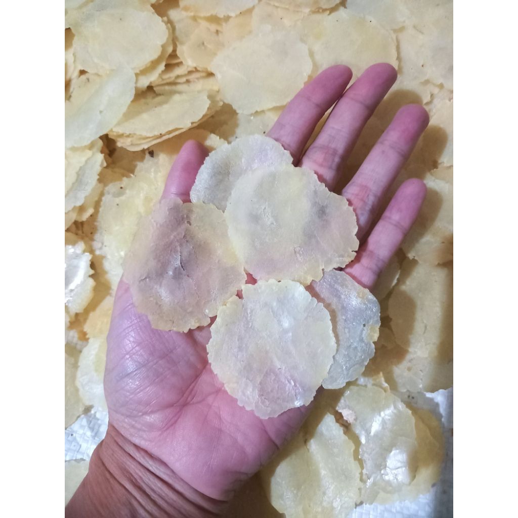 

Emping melinjo mentah asli tanpa campuran ukuran kecil kemasan 1kg sudah siap goreng