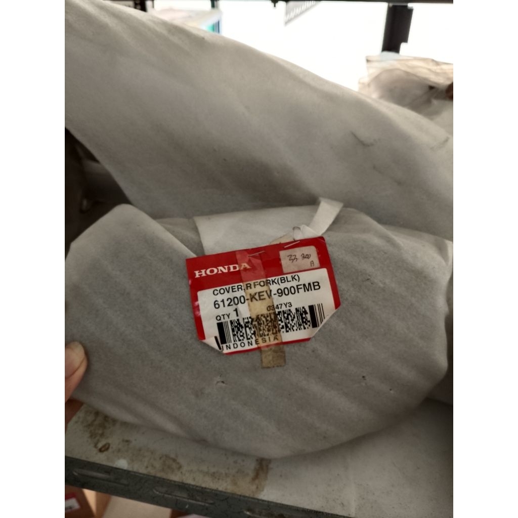 61200KEV900FMB COVER TUTUP SKOK SHOCK FORK SPAKBOR KANAN HONDA SUPRA FIT V X 100 TROMOL 61200-KEV-90