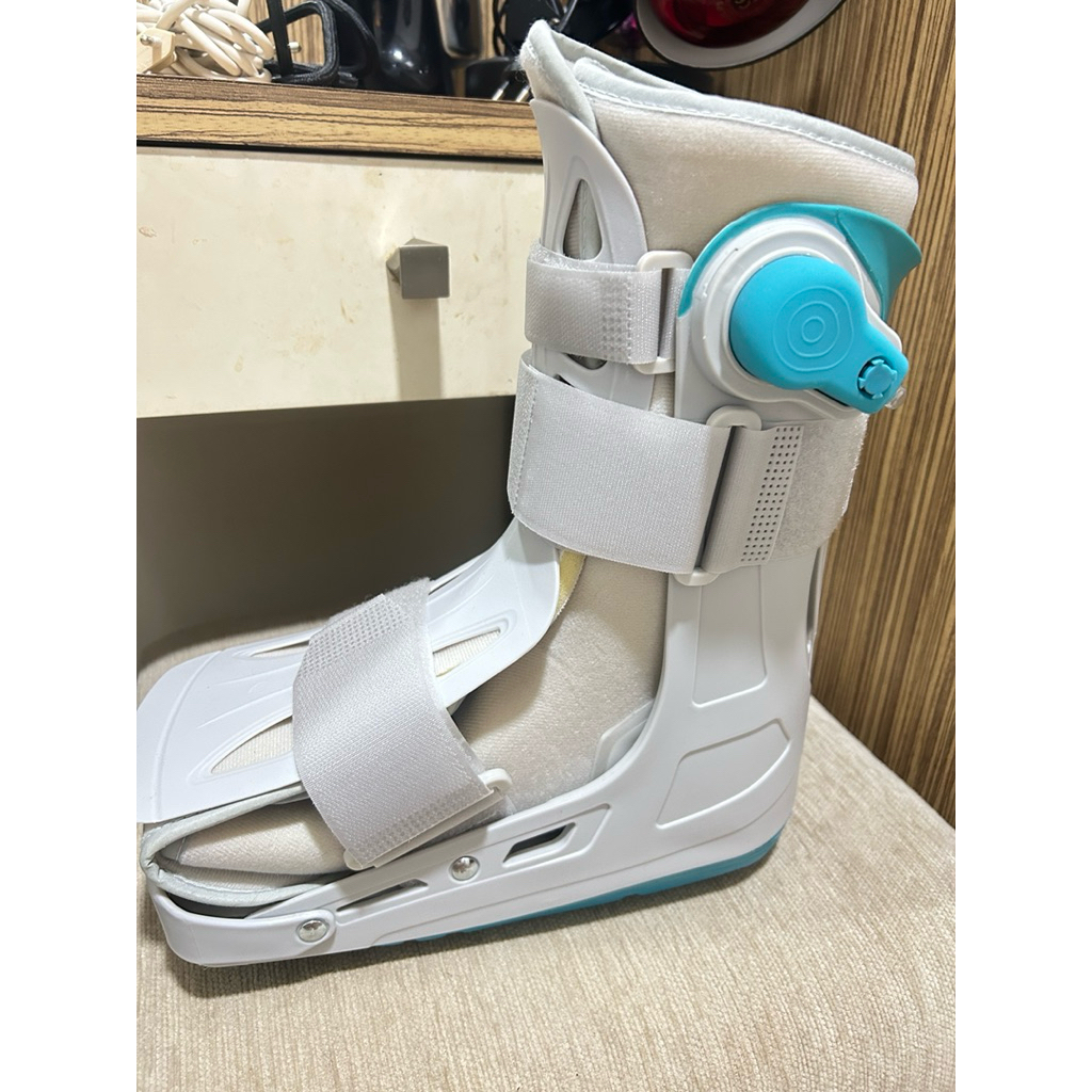 preloved sepatu pelindung patah tulang retak tulang kaki. D1 Walker Shorts size S