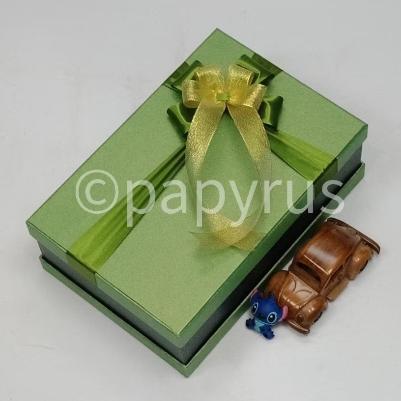 

PAPYRUS Sandwich 20x30 Tinggi 30cm Kotak Kado Gift Box V1