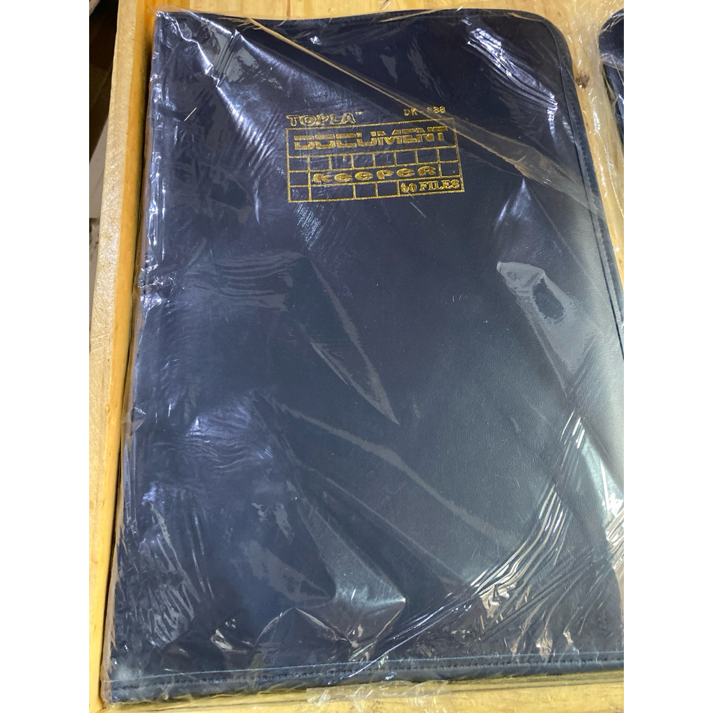 

Topla Map Dokumen Keeper Resleting Anti Air Kulit / Map Document Keeper F4 (Folio)