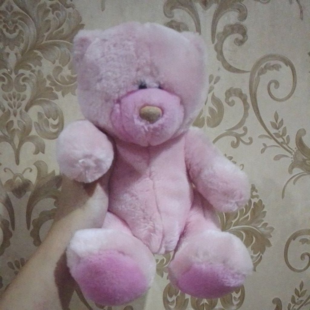 Boneka beruang pink kecil