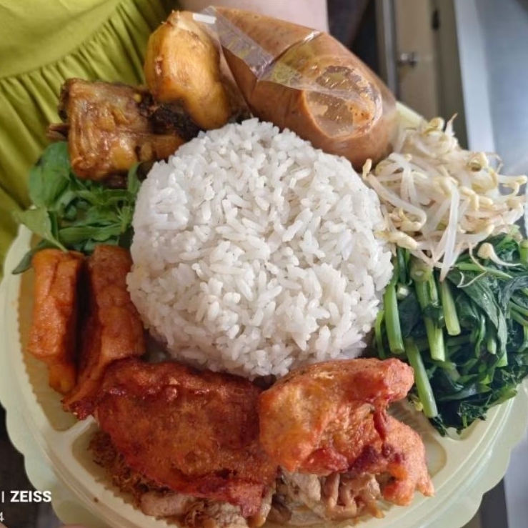 

mini tumpeng nasi pecel khas Bu min