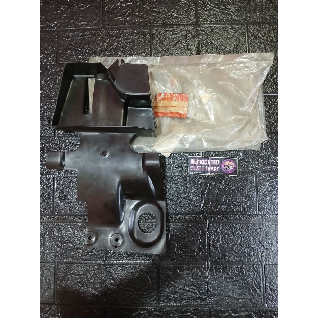 original tatakan bagasi bawah jok toolkit toolbox bagasi tool kit tool box suzuki RC110 RC 110 cryst