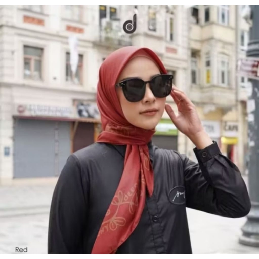 Preloved pl Deenay Halfety Red ,Army & Blue/Breze.. original like new