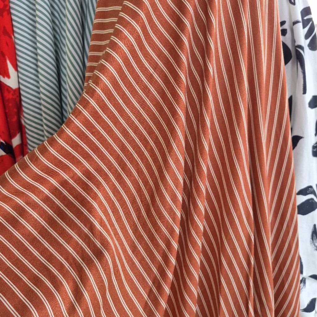 kain katun rayon twill motif salur garment import-harga persetengah meter