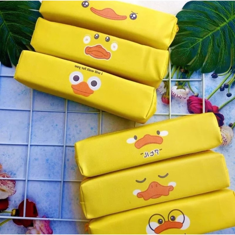 

[ATMS] JUAL 1 PCS TEMPAT PENCIL DUCK Bentuk Lontong Karakter Tepak pensil Kotak Resleting.