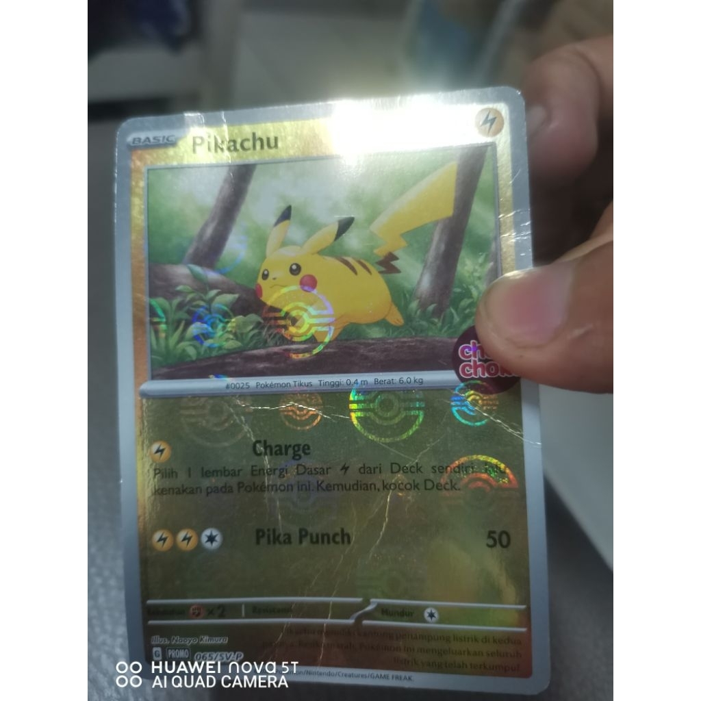 Kartu Pokemon Pikachu holo choki - choki kondisi kerut