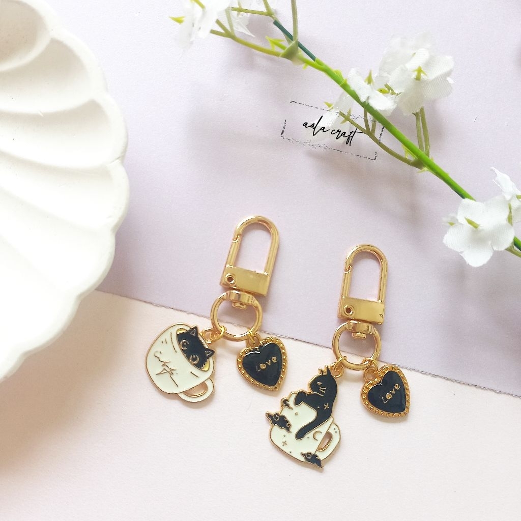 Keychain Black Cat Love PREMIUM Charm Epoxy Bahan Alloy Enamel Korea Gantungan Kunci Lucu Imut