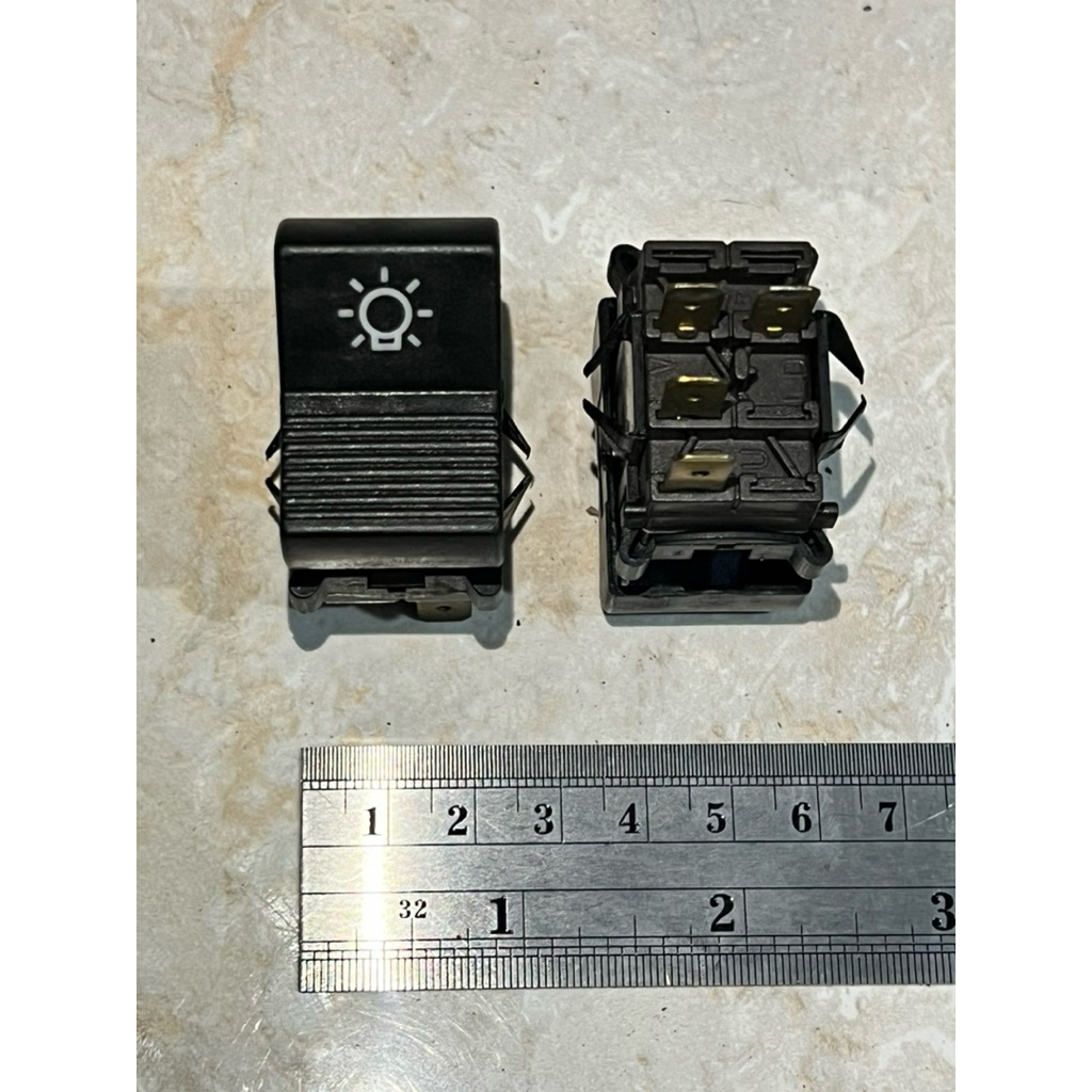 SAKLAR SWITCH LAMPU ON OFF  SKUN SOKET 4 SEMUA MOBIL UNIVERSAL ORIGINAL ASLI