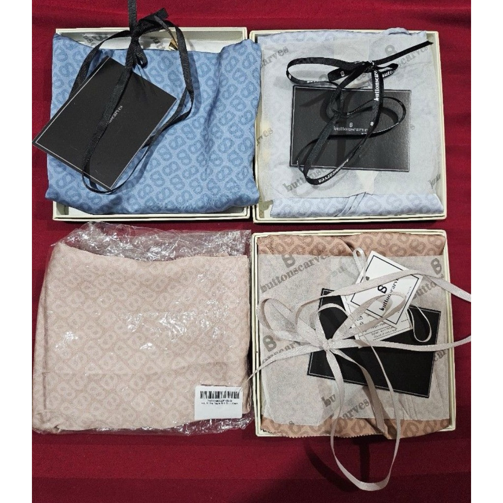 Buttonscarves Preloved & NEW New York 1, Tapis Slip On